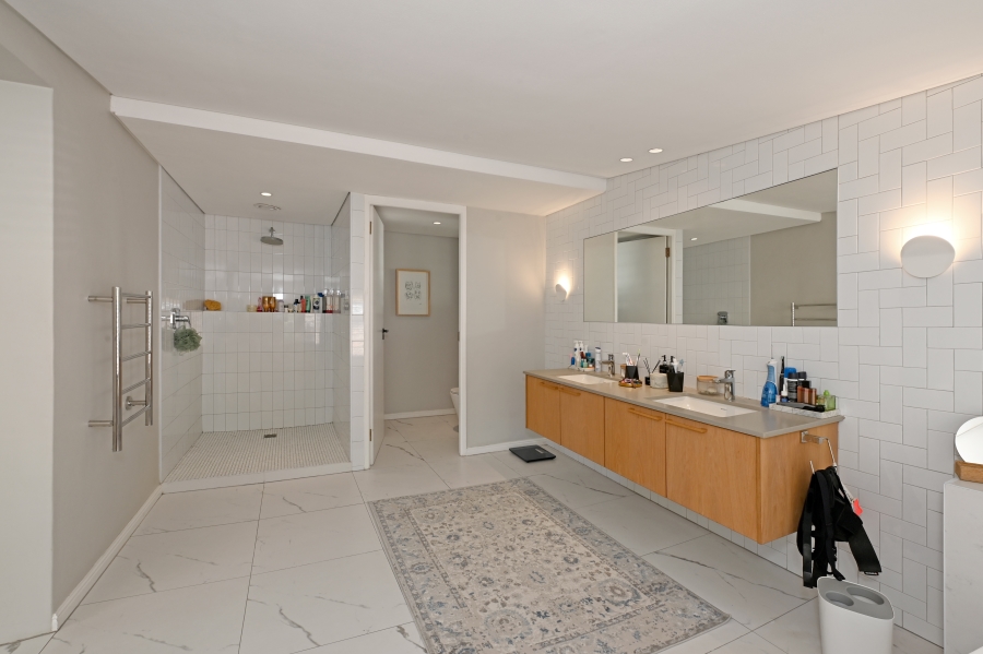 To Let 4 Bedroom Property for Rent in Newlands Western Cape